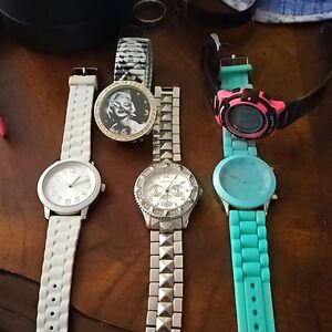 Set of 5 watches